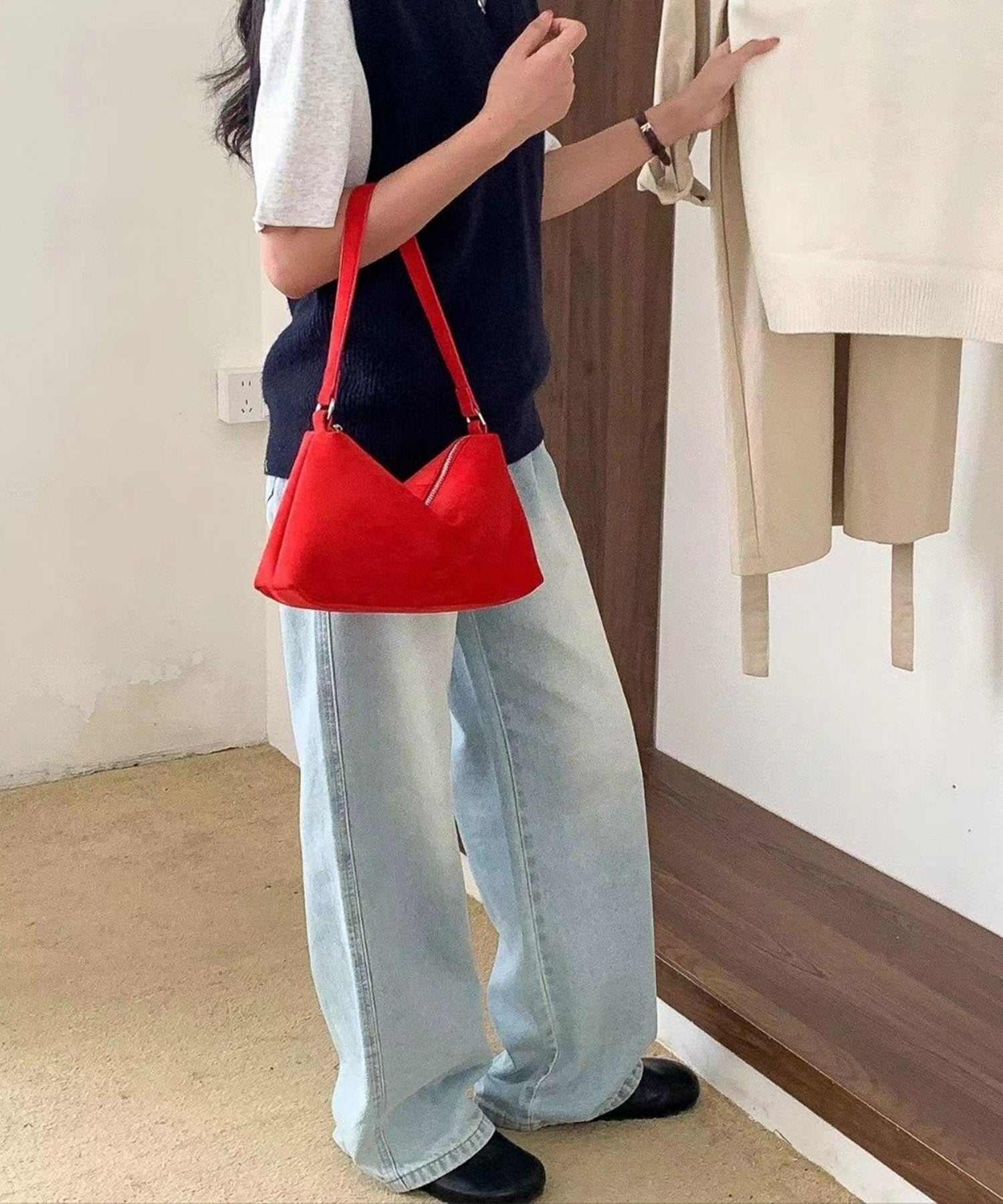 One Handle Suede Shoulder Bag | HEILIS