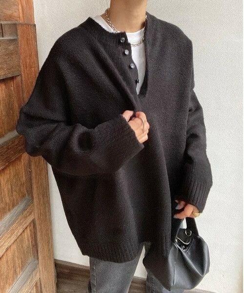 Hideka Select】Henley Neck Oversized Knit | HEILIS