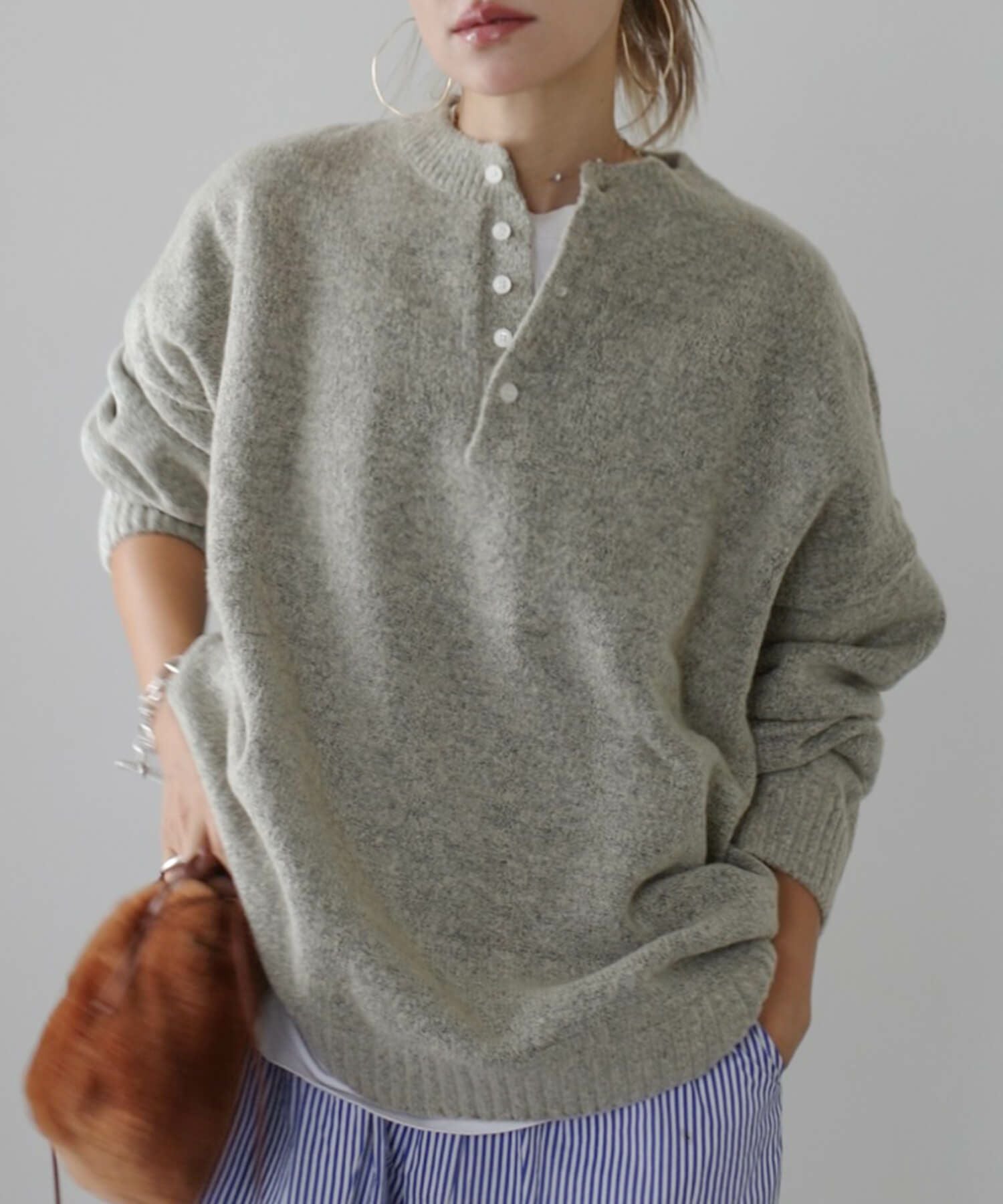 Hideka Select】Henley Neck Oversized Knit | HEILIS Hideka Select】Henley Neck Oversized Knit | HEILIS