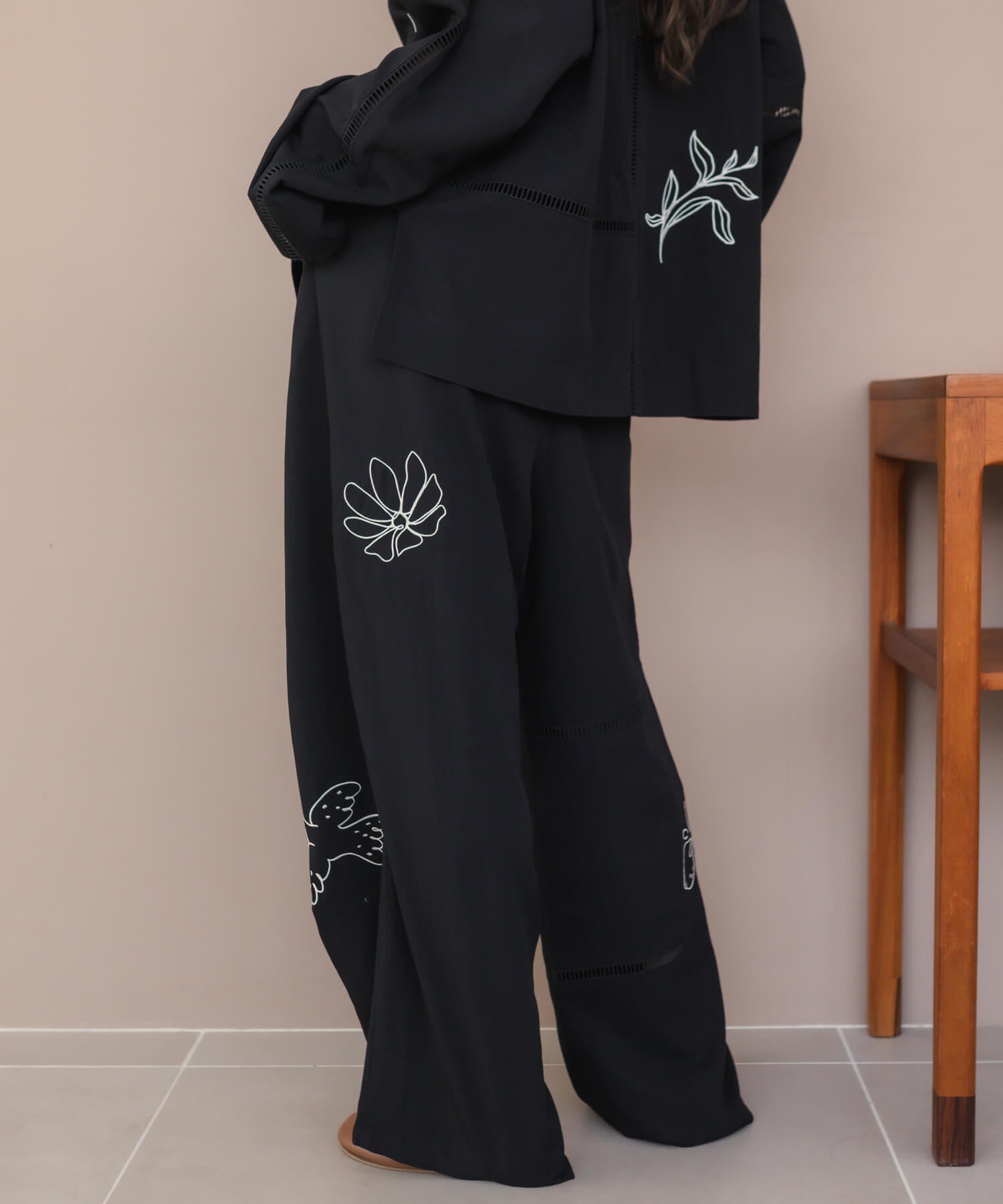eaphi PATCH WORK EMBROIDERY PANTS ブラック hideka original】Embroidery Patchwork PT | HEILIS