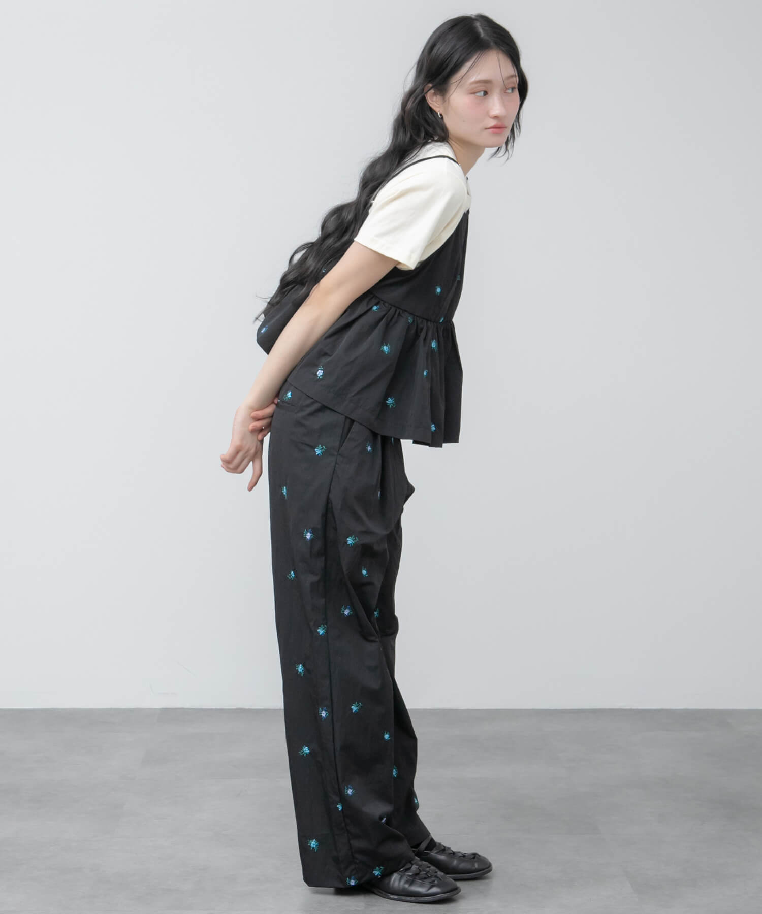 HEILIS Flower Embroidery Dress ナナミ　コラボ Flower Embroidered Set Up | HEILIS