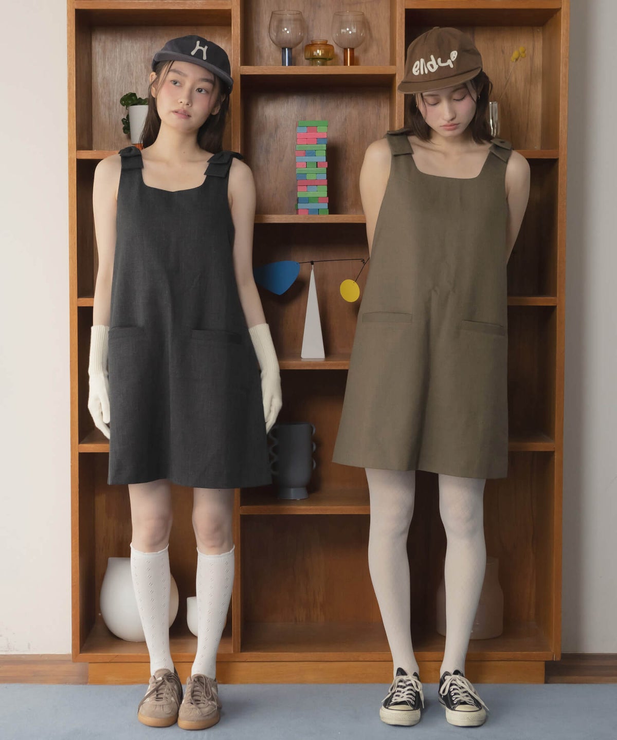 左からmodel：160cm black/163cm brown